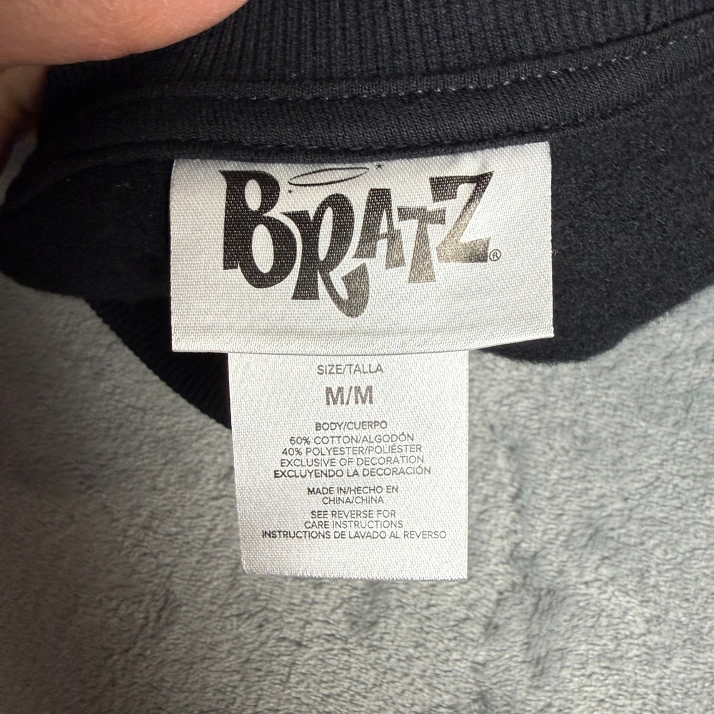 New Bratz Est 2001 Graphic Sweatshirt Black Pink Doll Y2K Crewneck M BTQ016C - Picture 2 of 14